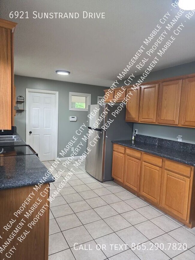 Foto del edificio - 6921 Sunstrand Dr