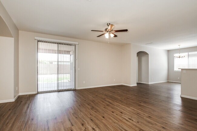 Building Photo - 7909 S 73rd Ln