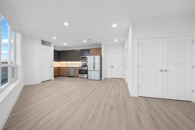 Building Photo - 17 AVENUE E