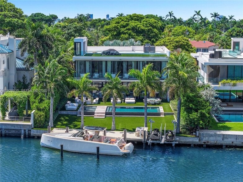 Foto principal - 5501 Pine Tree Dr