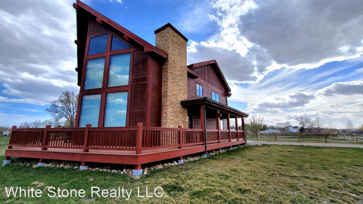 3 br, 2 bath House 509 W Farm House for Rent in Saratoga, WY
