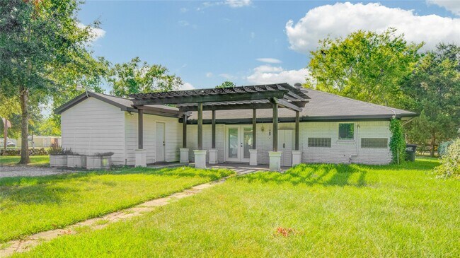Building Photo - 25203 Lakeview Rd
