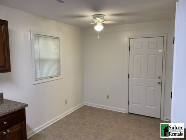 Foto del edificio - Newly Renovated 3BR House. HUD Accepted!