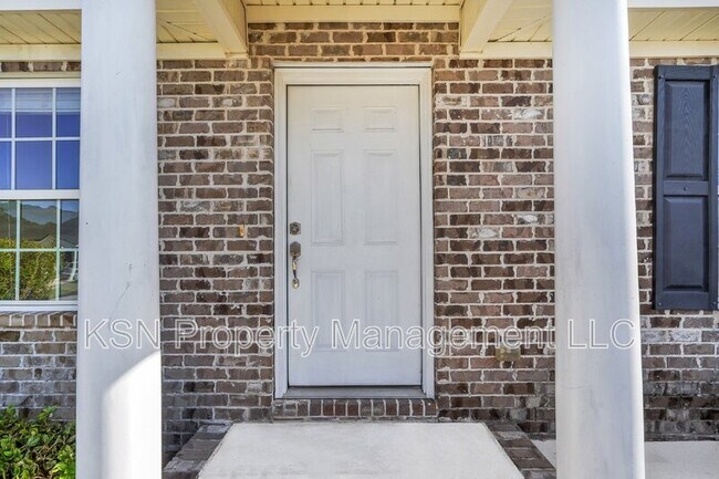 Building Photo - 305 Parade Ct