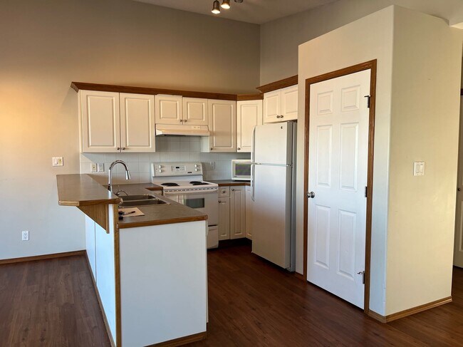 Photo du bâtiment - 3 Bed 2 Bath Unit in Red Deer, AB