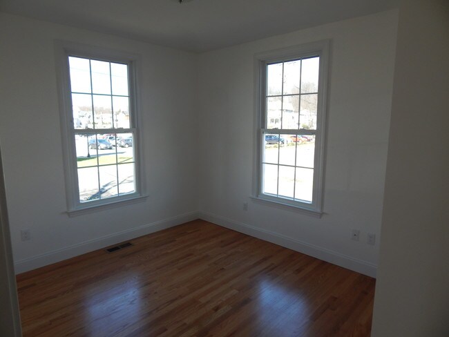 Bedroom 1 - 24 High St
