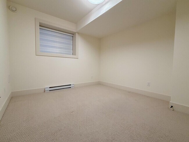 Photo du bâtiment - Basement-19751 75 AVENUE