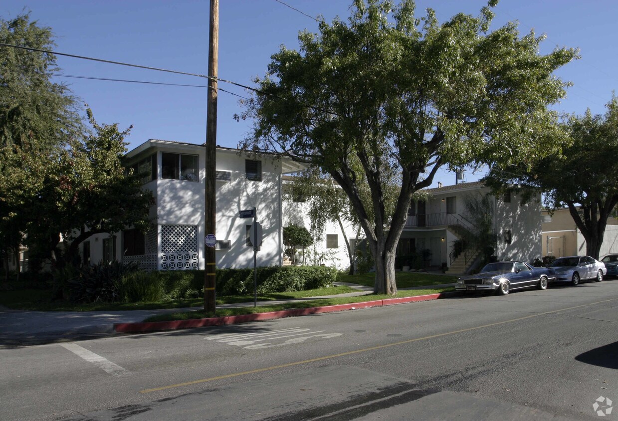 Building Photo - 8000 Owensmouth Ave