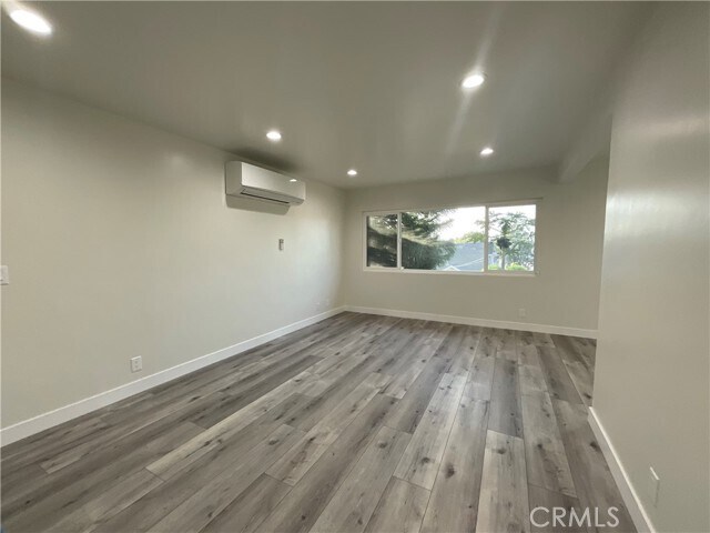 Foto del edificio - 16761 E Main St