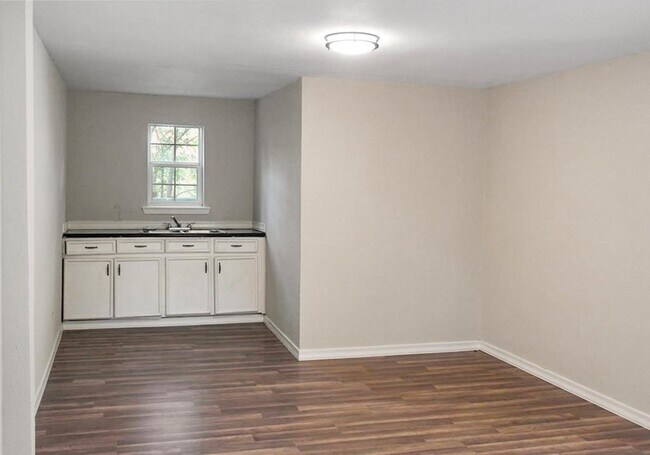 Building Photo - 235 E Crosstimbers St