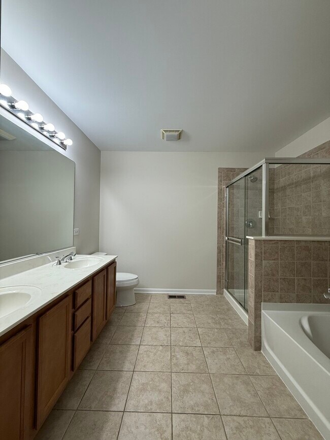 Building Photo - 5588 Cambridge Way