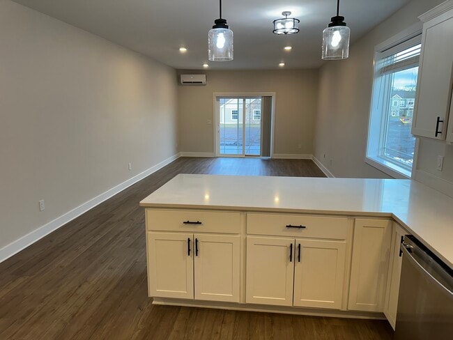 Building Photo - 252 Liam Ln