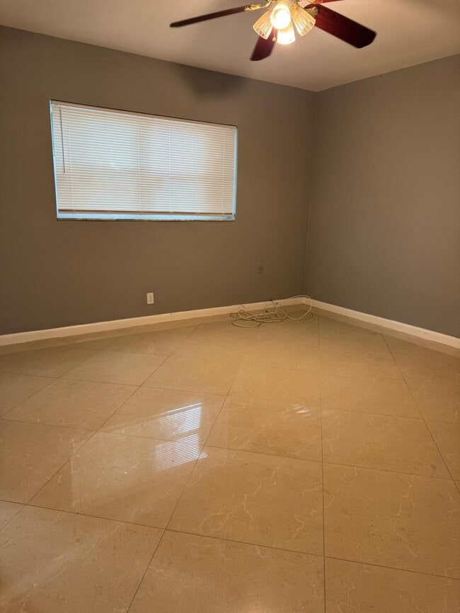 Foto del edificio - 11050 NW 36th St