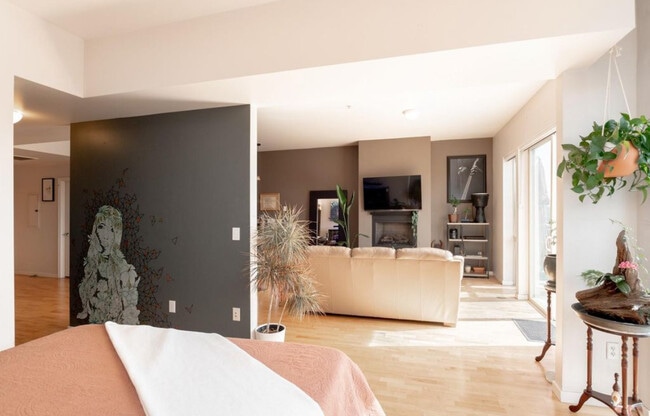 Building Photo - 1440 Little Raven St