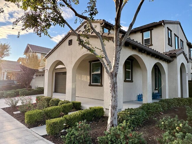 Foto del edificio - Beautiful 4 Bedroom 3 Full Bath Home in Br...