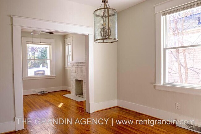 Foto del edificio - 4705 Surrey Ave NW