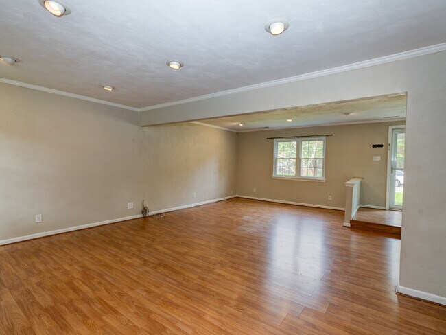 Building Photo - 1805 Oneida Ct