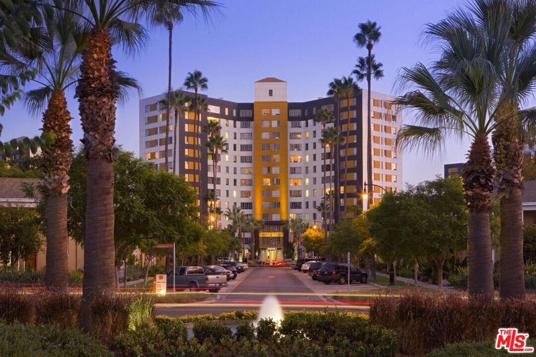 Foto principal - 6200 W 3rd St