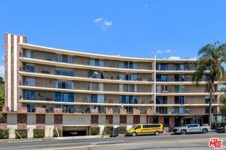 Building Photo - 2260 N Cahuenga Blvd