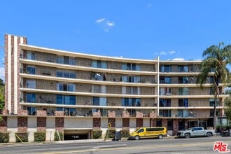 Building Photo - 2260 N Cahuenga Blvd