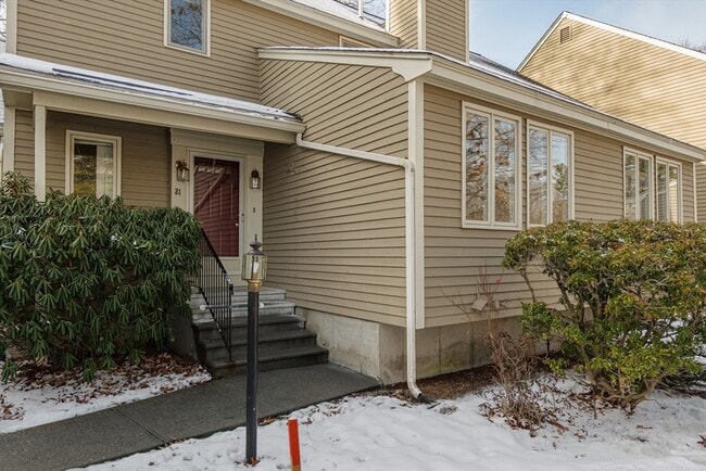 Building Photo - 13 Iris Way