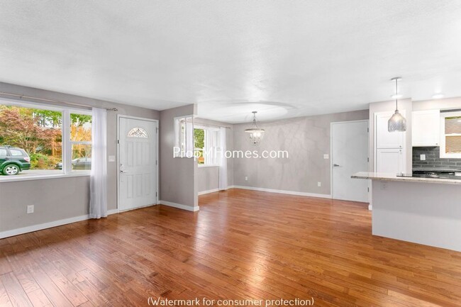 Building Photo - Bright and Trendy Three Bedroom Home In We...