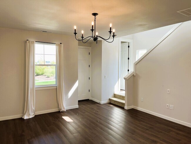 Foto del edificio - Modern Luxury Meets Convenience in Hillsboro