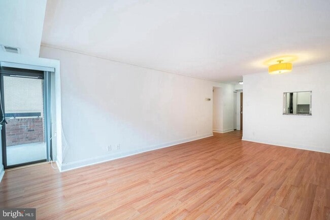 Building Photo - 1140 23rd St NW