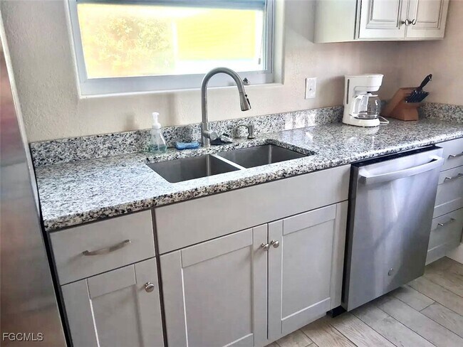 Foto del edificio - 2470 Rose Ave