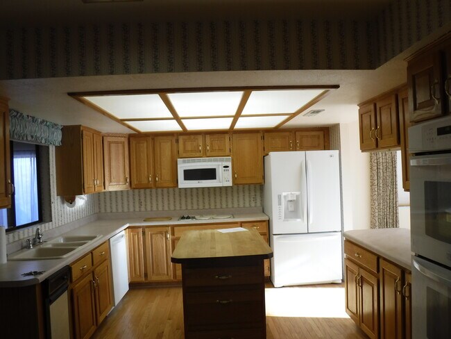 Building Photo - 1377 W Homestead Dr W