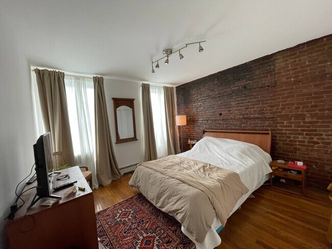 Building Photo - 316 Bond St