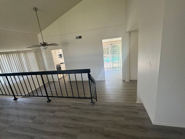 Building Photo - PERFECT 3 bedroom 2.5 bath Pool Home!