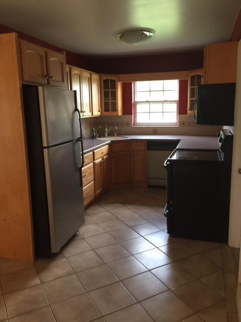 Building Photo - 148 NE Estia Ln