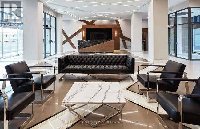 Photo du bâtiment - 5025 Four Springs Ave