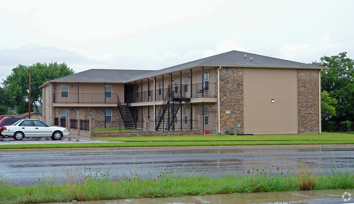 Building Photo - Hackberry Apartments