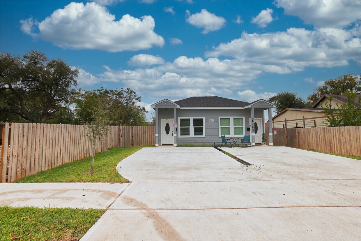 Primary Photo - 113 Bolden St