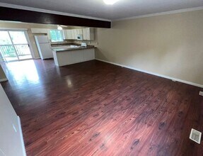 Building Photo - 1300 W Jeth Ct