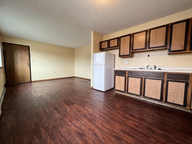 Building Photo - 4620 Vasey Ave