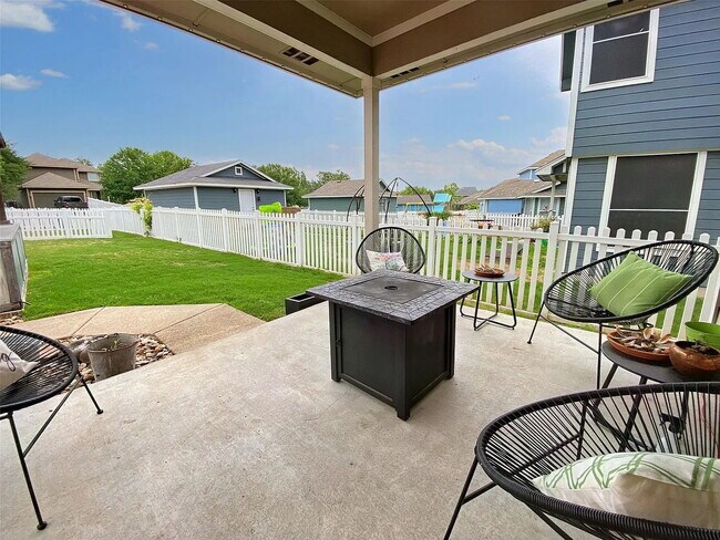 Foto del edificio - "Charming 3-Bedroom Retreat in Kyle, TX with Spacious Living and Modern Comforts!"