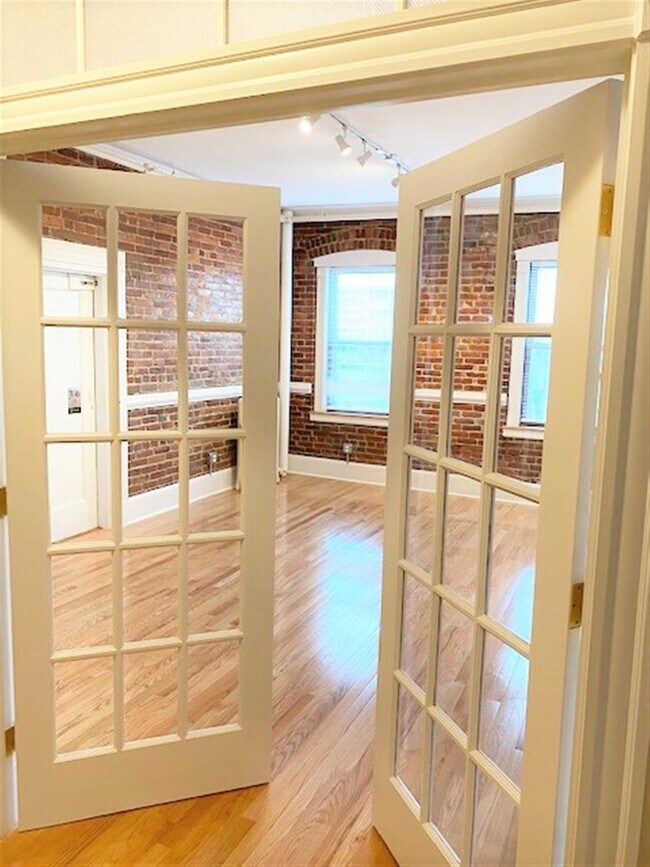 Building Photo - 878 Massachusetts Ave
