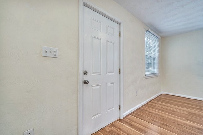 Building Photo - 3502 Commonwealth Ave