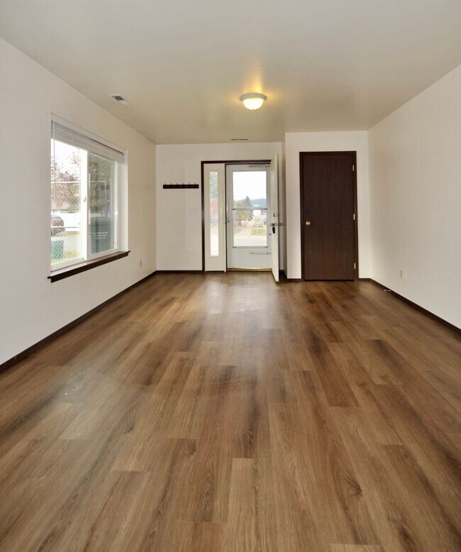 Foto del edificio - 2 bed 1 bath duplex with fenced yard