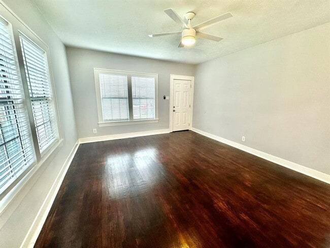 Building Photo - 1833 Colquitt St