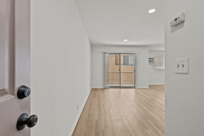 Building Photo - 15286 Sutton St