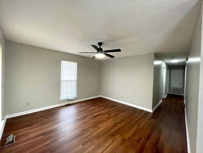 Foto del edificio - Move In Special : 1st Month Rent Only $675.00 !