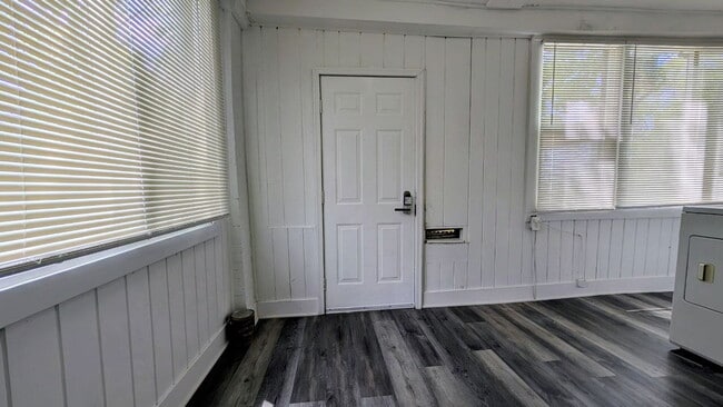 Building Photo - Updated 3-Bedroom | 1.5-Bath | Central AC | In-Unit Laundry – $1,800/month