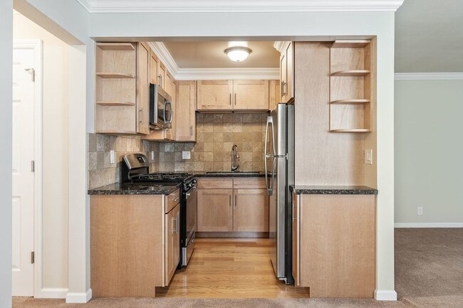Building Photo - 1549 San Carlos Ave