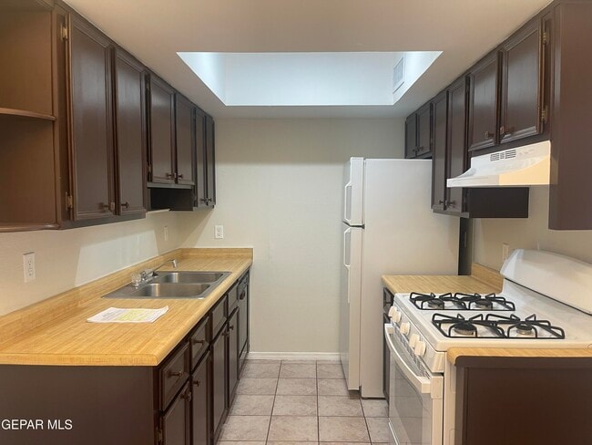 Building Photo - 10642 Cuatro Vistas Dr