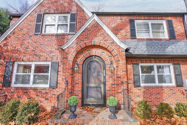 Building Photo - 350 Converse St