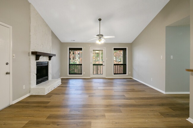 Building Photo - 1853 Tryon Dr